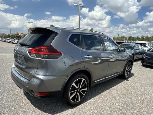 Gun Metallic 2018 Nissan Rogue SL