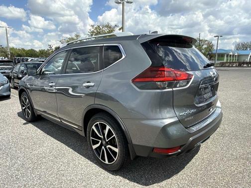 Gun Metallic 2018 Nissan Rogue SL