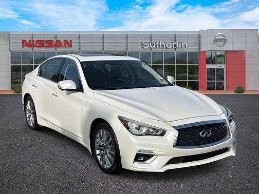 2022 INFINITI Q50 LUXE