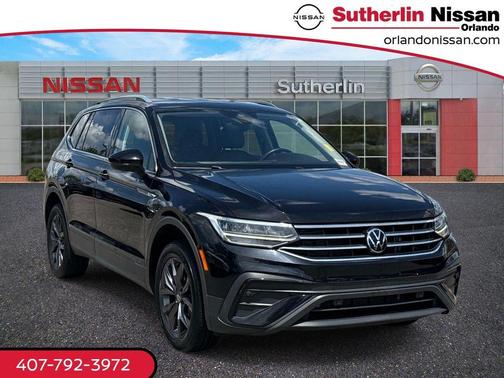 Deep Black Pearl Effect 2022 Volkswagen Tiguan 2.0T SE
