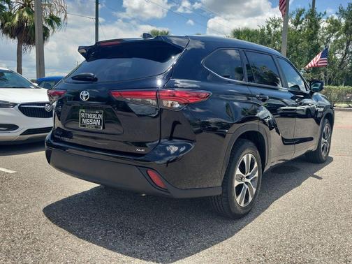 Midnight Black Metallic 2023 Toyota Highlander XLE