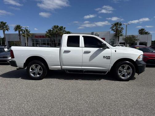 Bright White Clearcoat 2022 RAM 1500 Classic Tradesman