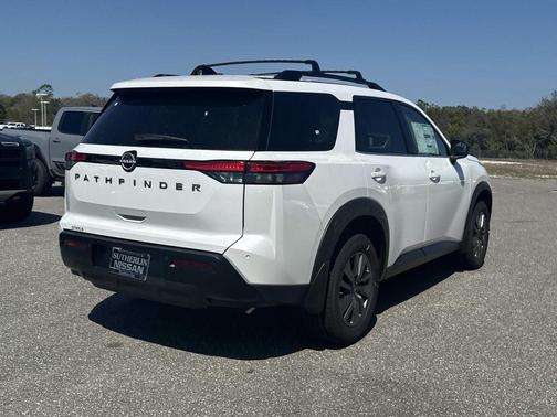 2026 Nissan Pathfinder SV