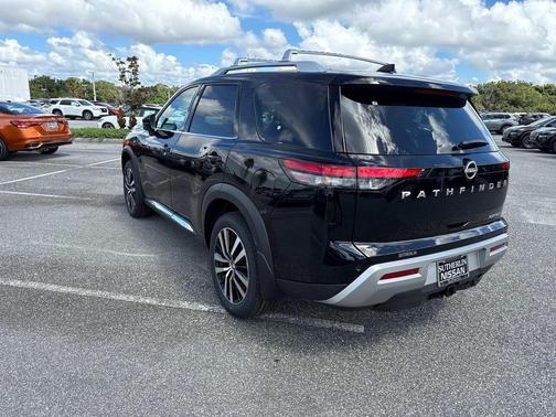 2025 Nissan Pathfinder Platinum