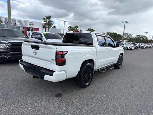 Glacier White 2024 Nissan Frontier SV