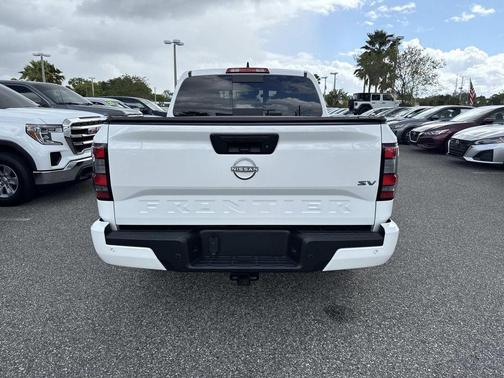 Glacier White 2024 Nissan Frontier SV