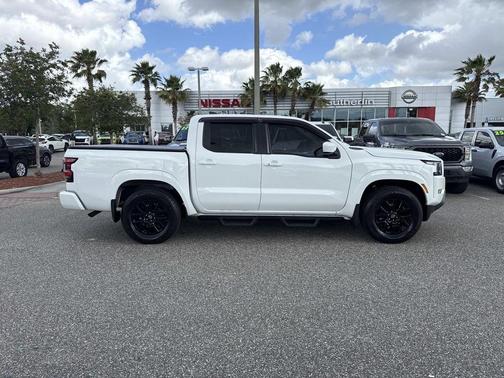Glacier White 2024 Nissan Frontier SV