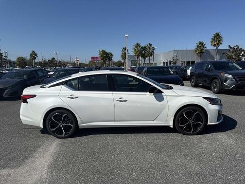 2025 Nissan Altima SR