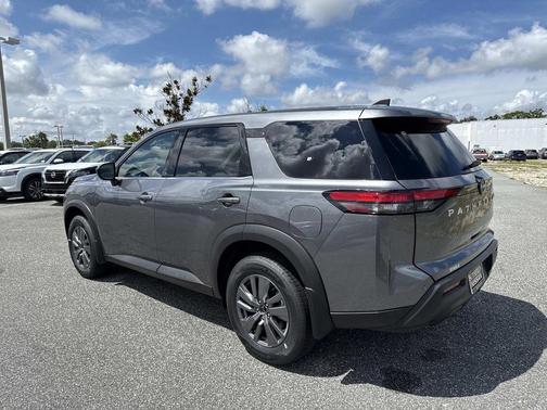 2025 Nissan Pathfinder S