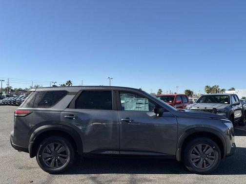 2026 Nissan Pathfinder S