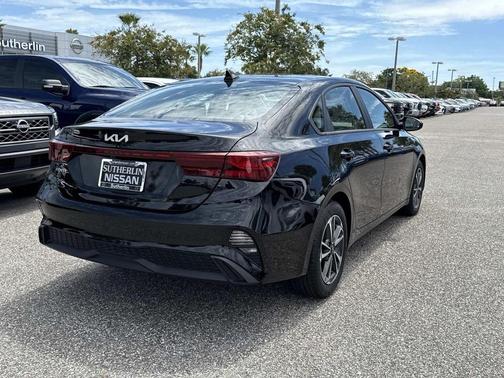 Aurora Black 2024 Kia Forte LXS