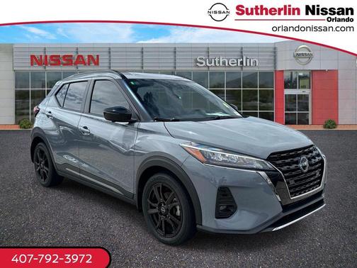Boulder Gray Pearl 2023 Nissan Kicks SR