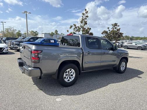 2024 Nissan Frontier SV