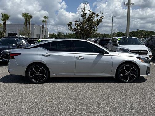 Brilliant Silver Metallic 2023 Nissan Altima 2.5 SR