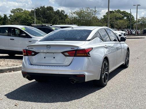 Brilliant Silver Metallic 2023 Nissan Altima 2.5 SR