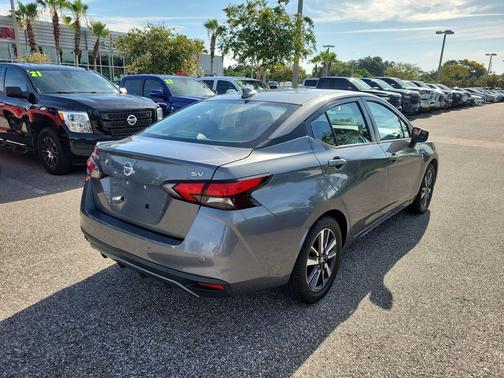 Gun Metallic 2021 Nissan Versa 1.6 SV