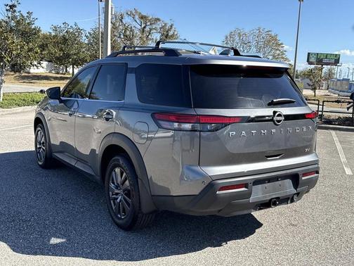 2022 Nissan Pathfinder SV