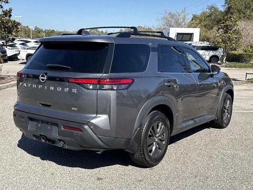 2022 Nissan Pathfinder SV