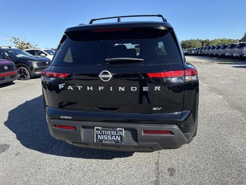 2024 Nissan Pathfinder SV
