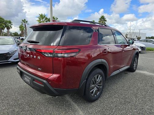 2024 Nissan Pathfinder SV