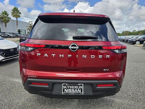 2024 Nissan Pathfinder SV