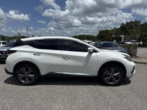 White 2019 Nissan Murano Platinum