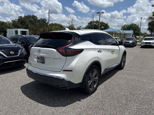 White 2019 Nissan Murano Platinum