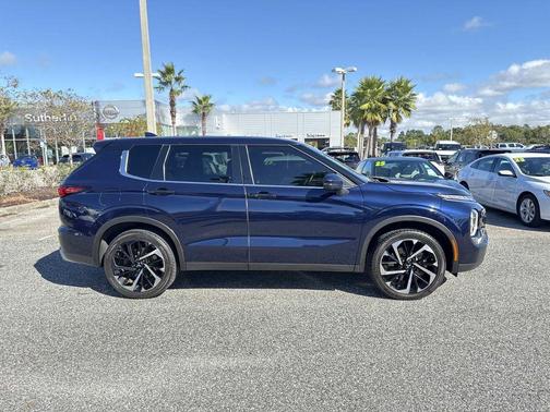 2022 Mitsubishi Outlander Black Edition