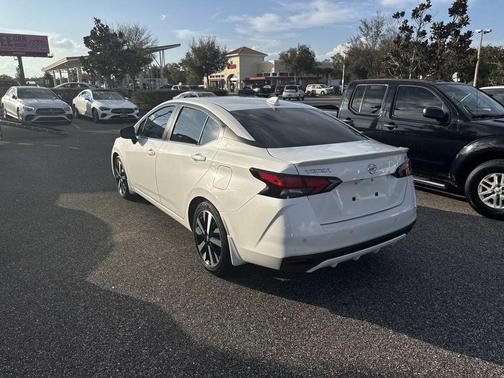 2022 Nissan Versa 1.6 SR