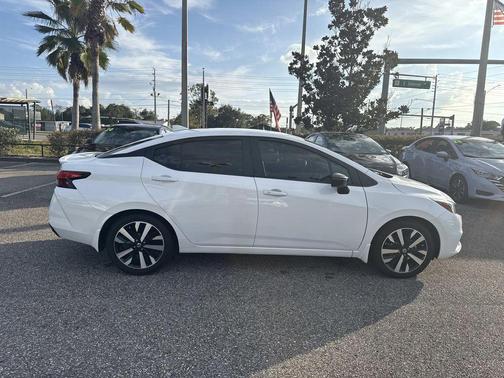 2022 Nissan Versa 1.6 SR