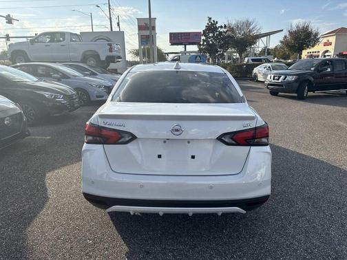 2022 Nissan Versa 1.6 SR