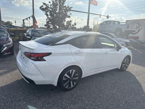 2022 Nissan Versa 1.6 SR