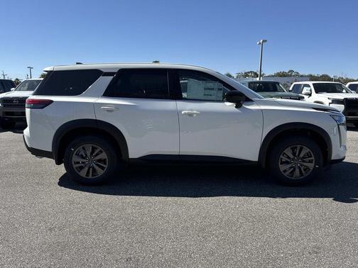 2026 Nissan Pathfinder S