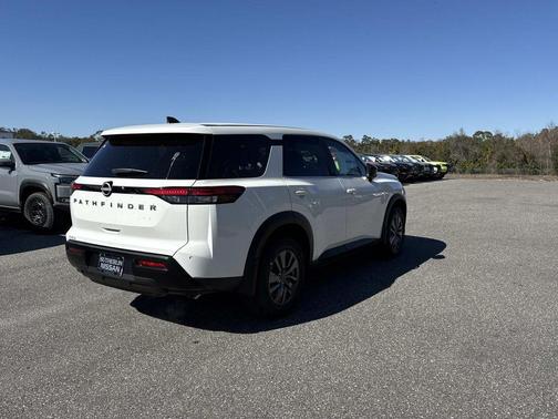 2026 Nissan Pathfinder S