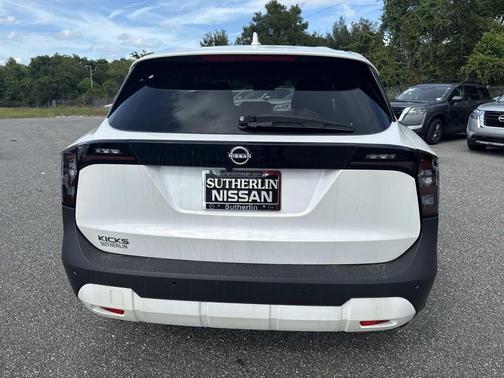 2025 Nissan Kicks SV