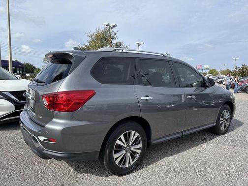 2020 Nissan Pathfinder SV