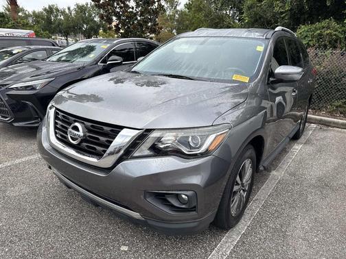 2020 Nissan Pathfinder SV