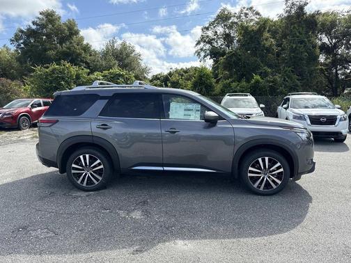 2025 Nissan Pathfinder Platinum