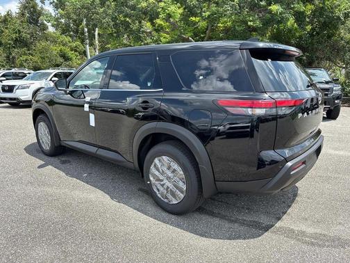 2025 Nissan Pathfinder S