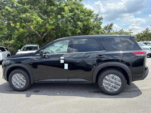 2025 Nissan Pathfinder S