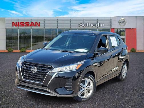 Super Black 2024 Nissan Kicks S