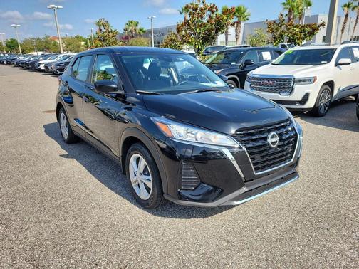 Super Black 2024 Nissan Kicks S