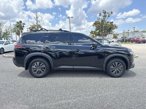 Black 2024 Nissan Pathfinder SV