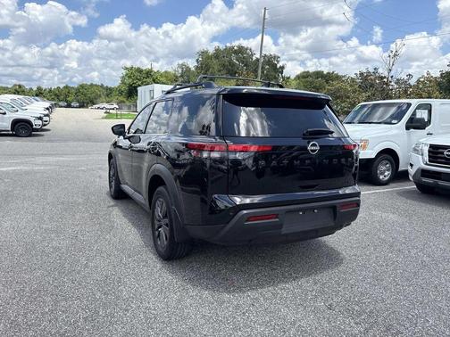 Black 2024 Nissan Pathfinder SV