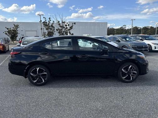 2025 Nissan Versa 1.6 SR