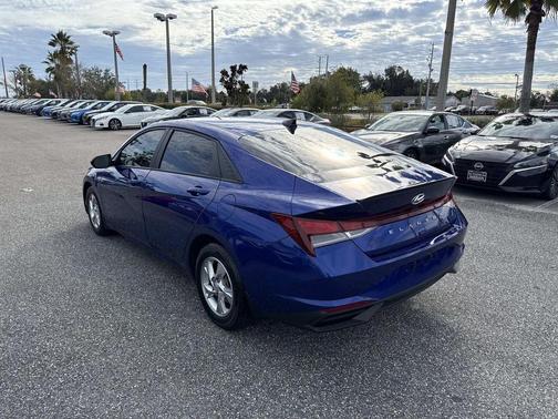 2023 Hyundai ELANTRA SE