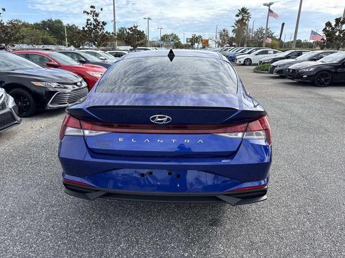 2023 Hyundai ELANTRA SE