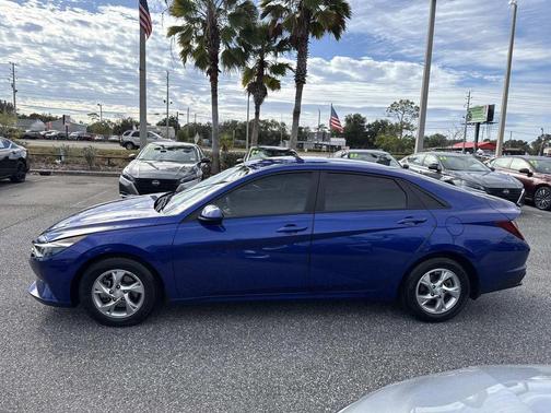 2023 Hyundai ELANTRA SE