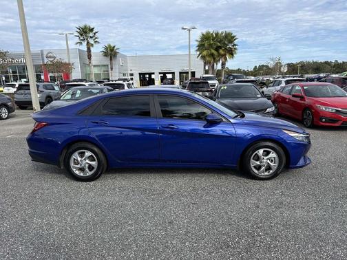 2023 Hyundai ELANTRA SE