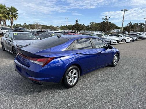 2023 Hyundai ELANTRA SE